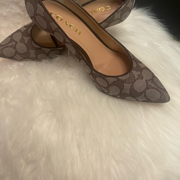 Worn for a wedding, no wear heels perfect for a party coming up! - Picture 3 of 4